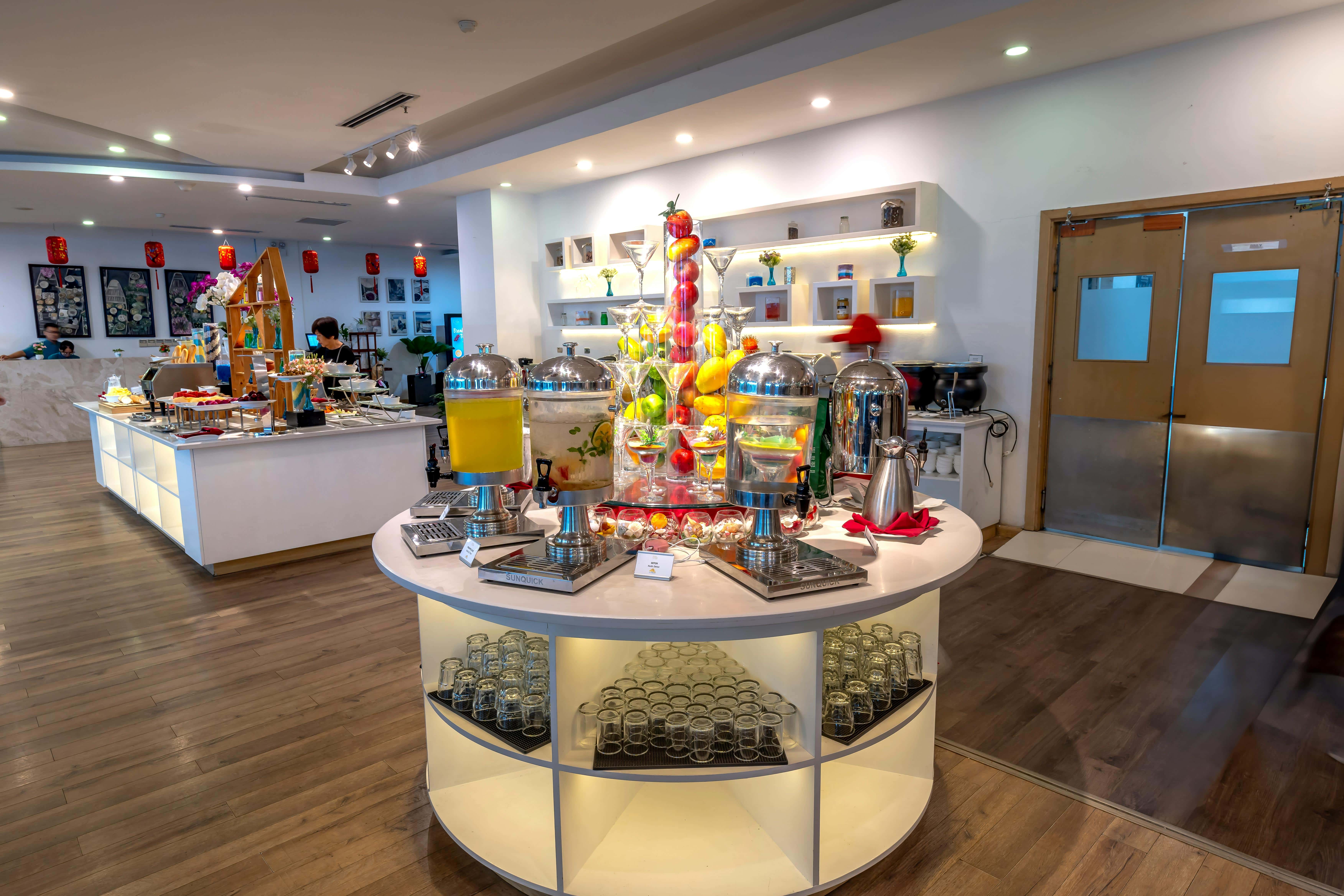 Luxurious open house event with food, drinks and interactive stations - real estate lead ideas